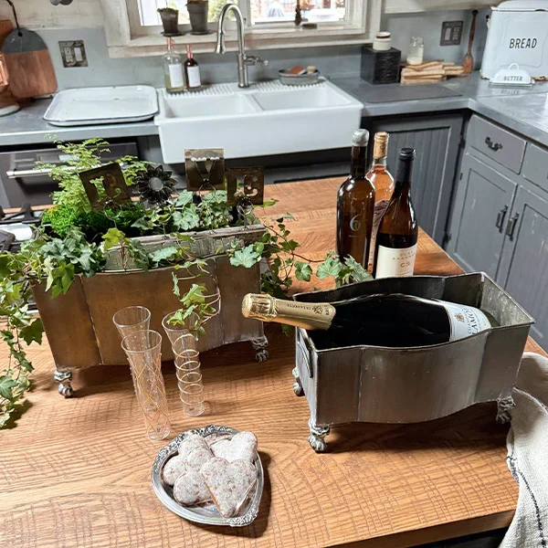 Aged Metal Footed Planters, Set of Two – Decor Steals